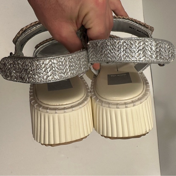 Dolce Vita Debra Platform Sandal in Silver Distressed Leather Size 8.5 - Picture 3 of 10